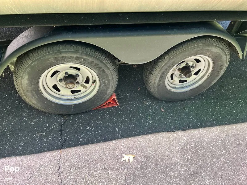 Slide: The Image of Sun Tracker Party Barge 22 RF DLX 2021 - 16630989