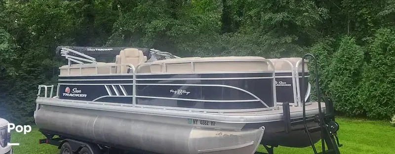 The Image of Sun Tracker Party Barge 22 RFDLX 2021 - undefined