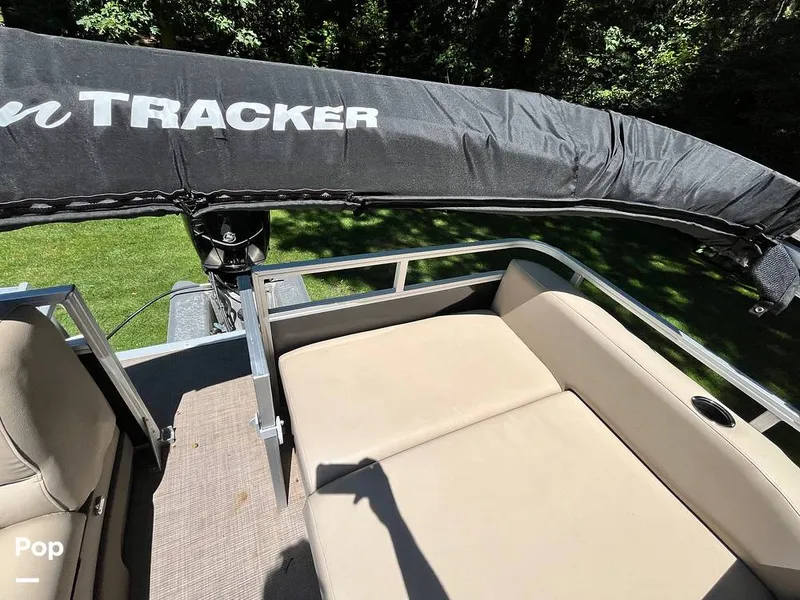 Slide: The Image of Sun Tracker Party Barge 22 RF DLX 2021 - 16631036