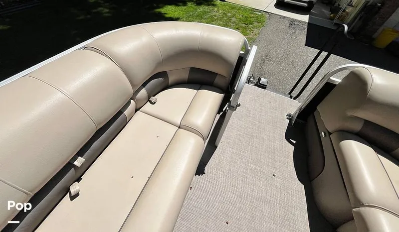 Slide: The Image of Sun Tracker Party Barge 22 RF DLX 2021 - 16631009