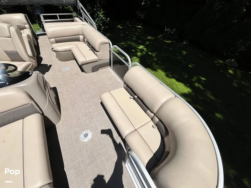 Slide: The Image of Sun Tracker Party Barge 22 RF DLX 2021 - 16631013
