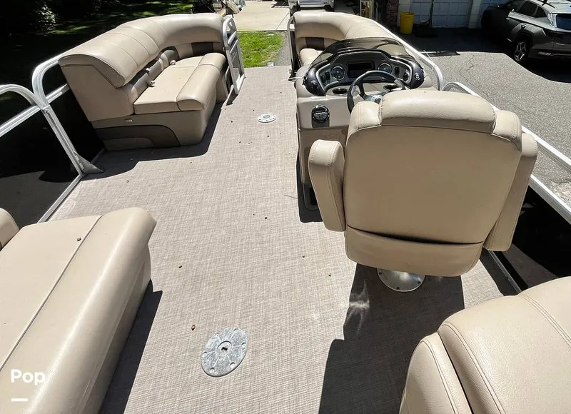 Slide: The Image of Sun Tracker Party Barge 22 RF DLX 2021 - 16631004