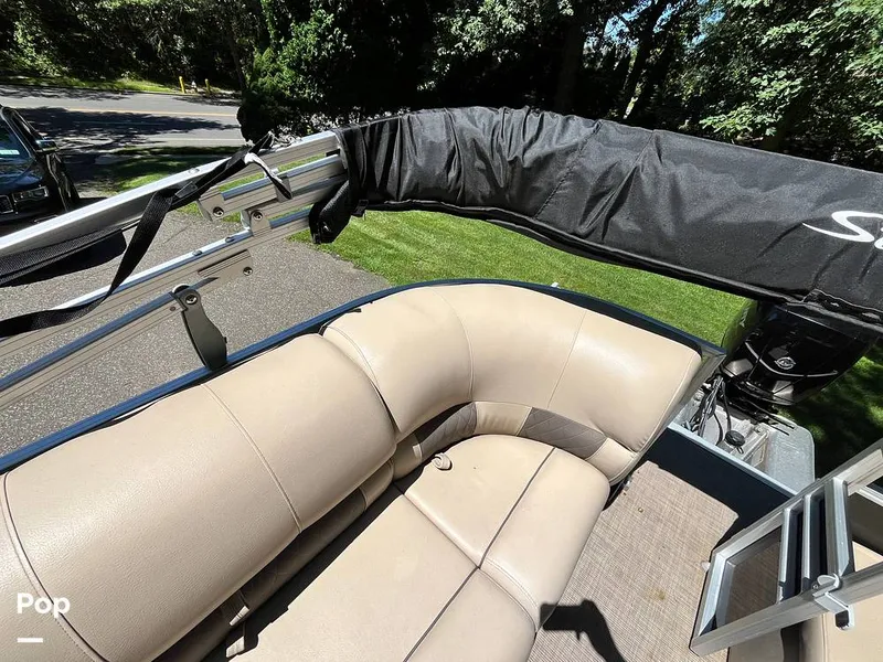 Slide: The Image of Sun Tracker Party Barge 22 RF DLX 2021 - 16631037