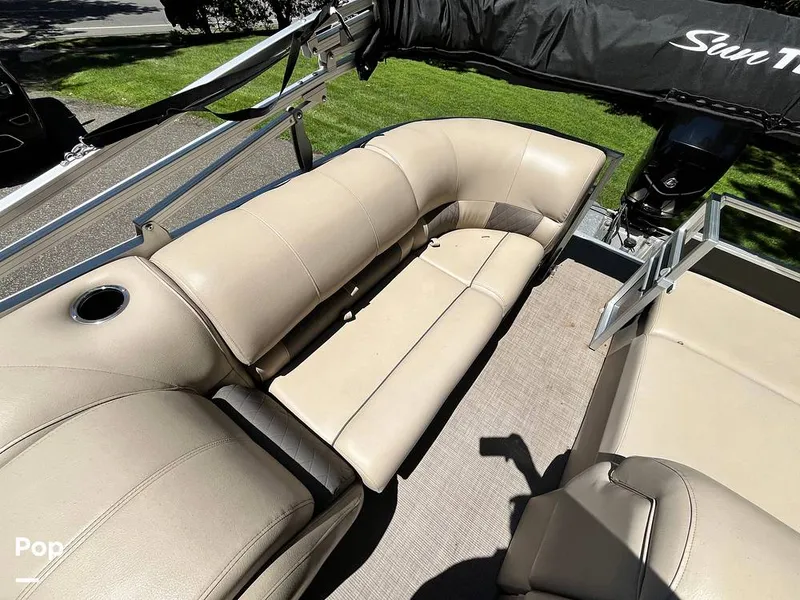 Slide: The Image of Sun Tracker Party Barge 22 RF DLX 2021 - 16631026