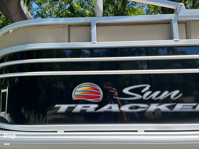 Slide: The Image of Sun Tracker Party Barge 22 RF DLX 2021 - 16630996