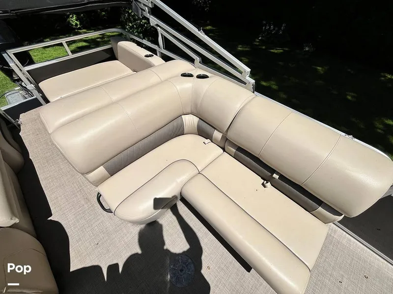 Slide: The Image of Sun Tracker Party Barge 22 RF DLX 2021 - 16631022