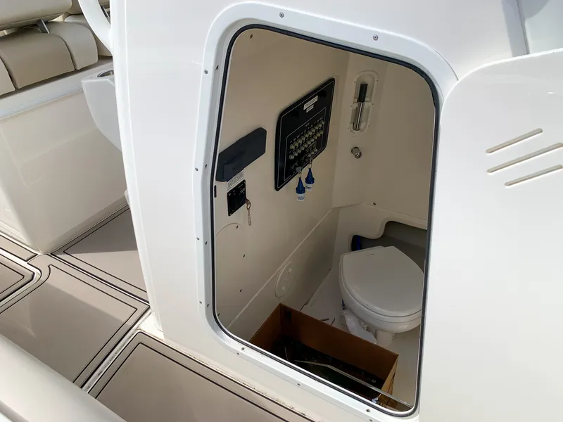 Slide: The Image of Boston Whaler 280 OUTRAGE 2017 - 16