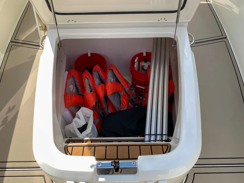 Slide: The Image of Boston Whaler 280 OUTRAGE 2017 - 25