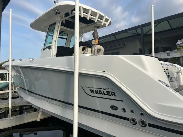 Slide: The Image of Boston Whaler 280 OUTRAGE 2017 - 43
