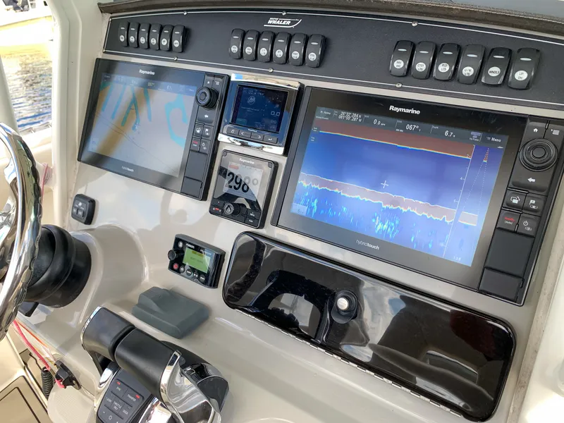 Slide: The Image of Boston Whaler 280 OUTRAGE 2017 - 5