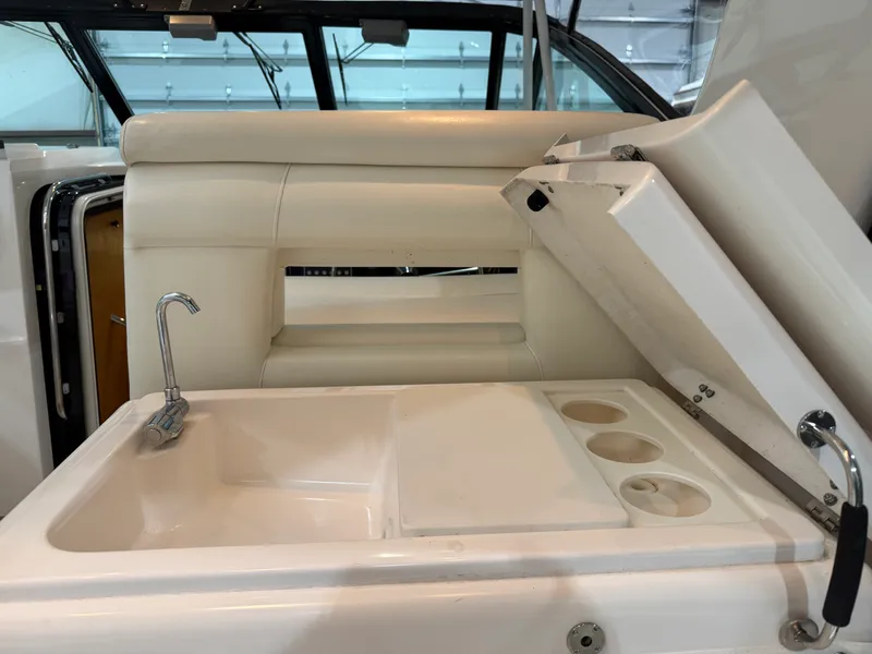 Slide: The Image of Tiara 3500 OPEN 2000 - 18