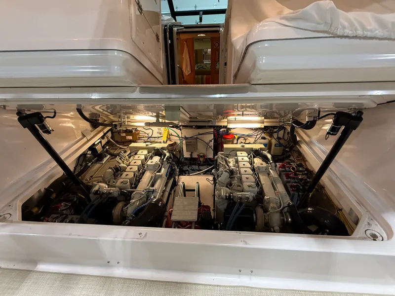 Slide: The Image of Tiara 3500 OPEN 2000 - 35