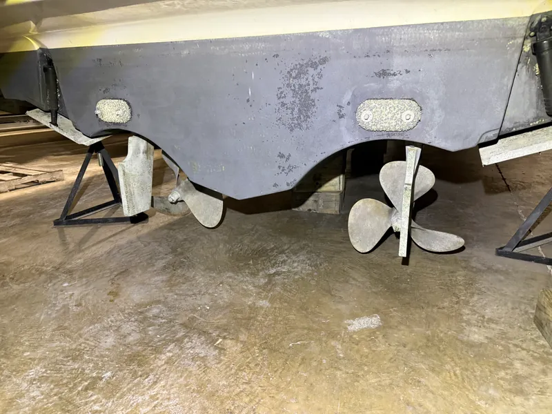 Slide: The Image of Tiara 3500 OPEN 2000 - 37