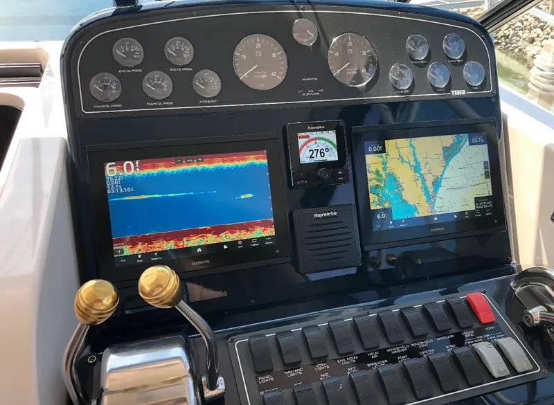 Slide: The Image of Tiara 3500 OPEN 2000 - 40