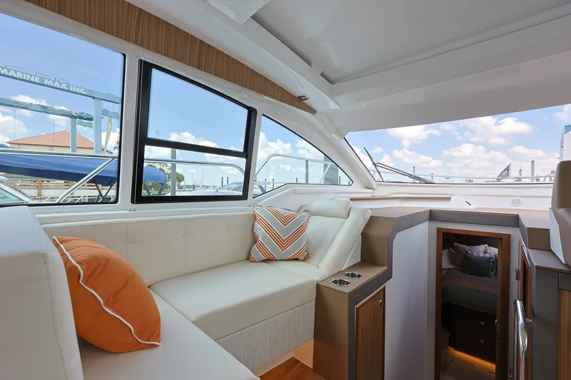 Slide: The Image of Cruisers 42 Cantius 2026 - 20