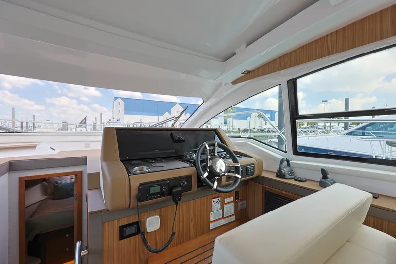 Slide: The Image of Cruisers 42 Cantius 2026 - 21