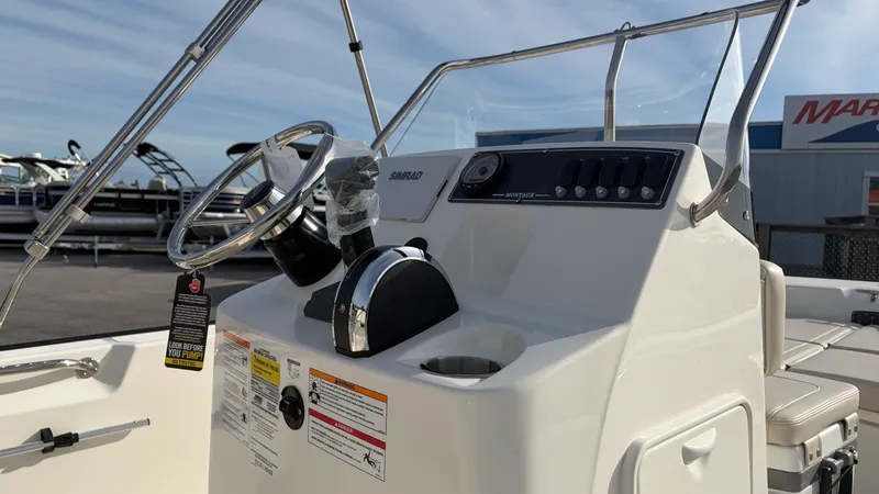 Slide: The Image of Boston Whaler 170 Montauk 2026 - 10