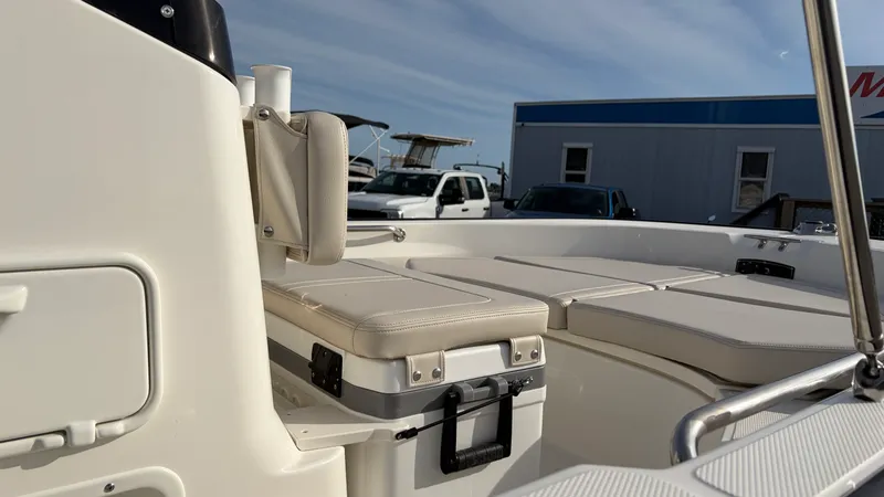Slide: The Image of Boston Whaler 170 Montauk 2026 - 27