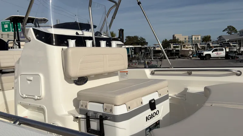 Slide: The Image of Boston Whaler 170 Montauk 2026 - 29