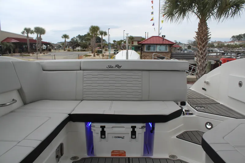 Slide: The Image of Sea Ray 230 SPX OB 2024 - 22