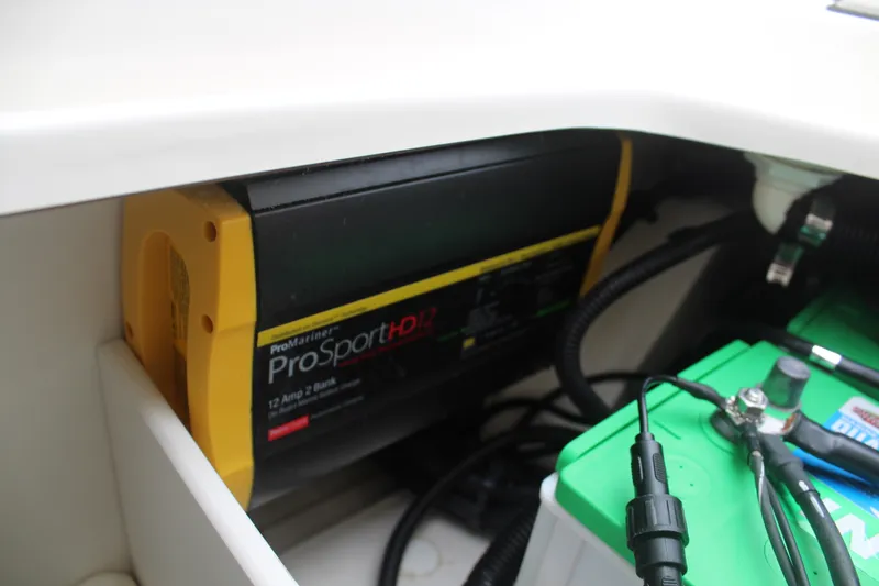 Slide: The Image of Sea Ray 230 SPX OB 2024 - 35