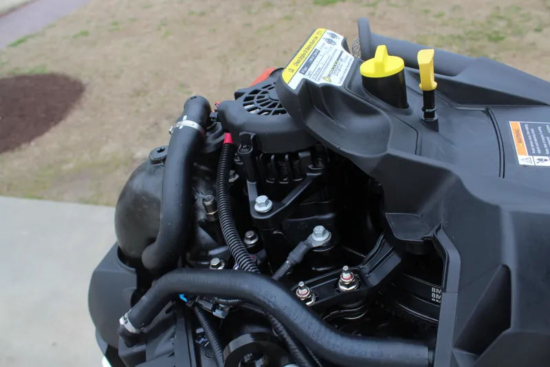 Slide: The Image of Sea Ray 230 SPX OB 2024 - 37