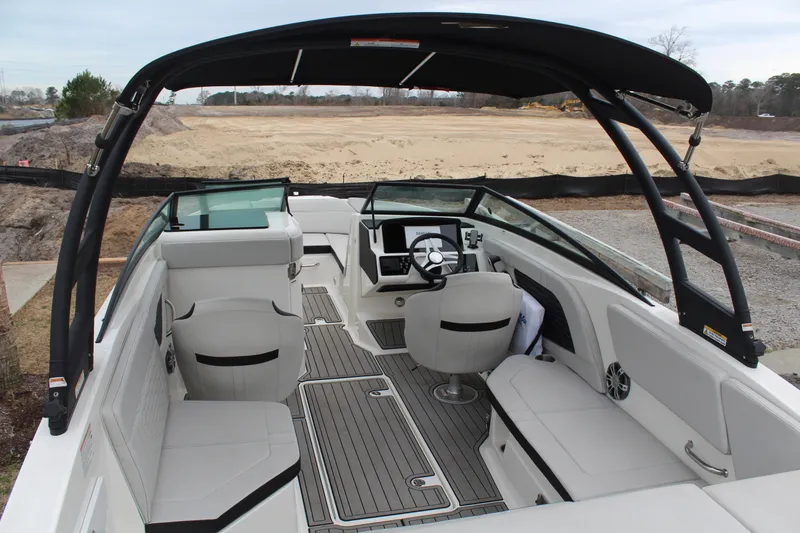 Slide: The Image of Sea Ray 230 SPX OB 2024 - 7