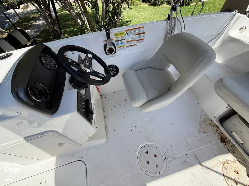 Slide: The Image of Hurricane SunDeck 187 Outboard 2021 - 16648529
