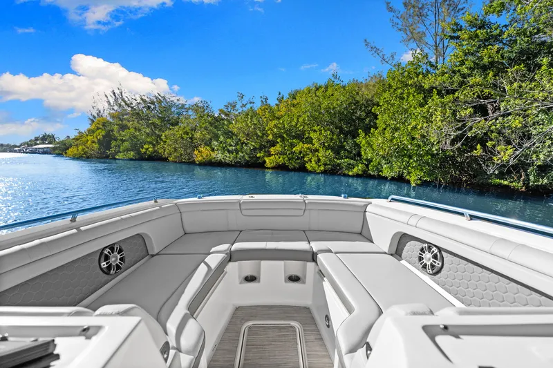 Slide: The Image of Sea Ray SDX 290 OB 2023 - 11