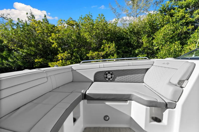 Slide: The Image of Sea Ray SDX 290 OB 2023 - 14