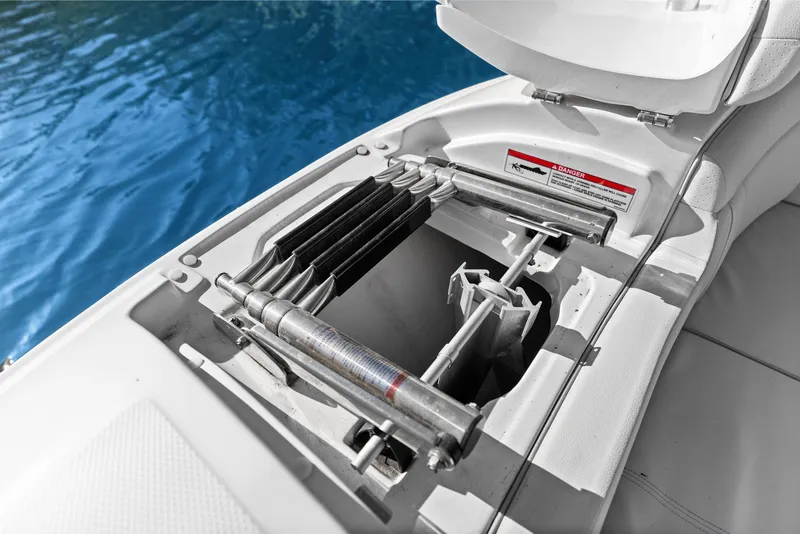 Slide: The Image of Sea Ray SDX 290 OB 2023 - 15