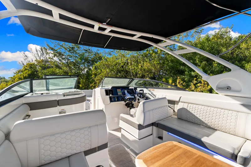 Slide: The Image of Sea Ray SDX 290 OB 2023 - 17