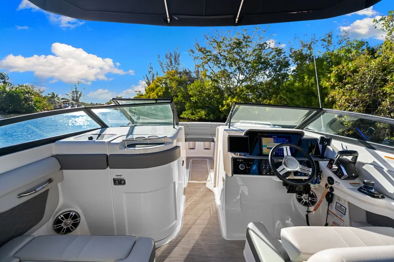 Slide: The Image of Sea Ray SDX 290 OB 2023 - 20