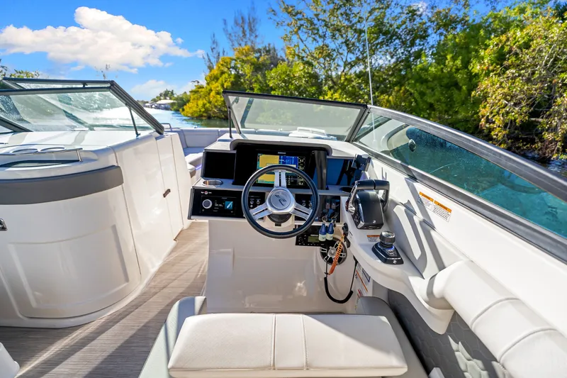 Slide: The Image of Sea Ray SDX 290 OB 2023 - 21