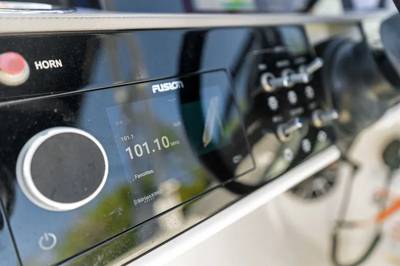 Slide: The Image of Sea Ray SDX 290 OB 2023 - 23