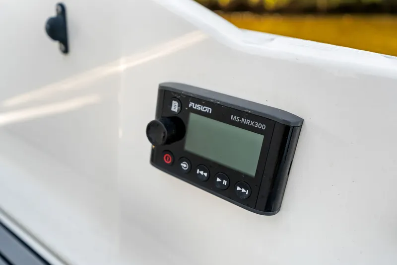 Slide: The Image of Sea Ray SDX 290 OB 2023 - 26