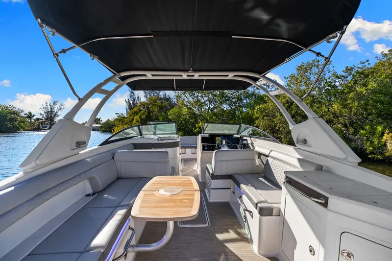 Slide: The Image of Sea Ray SDX 290 OB 2023 - 30