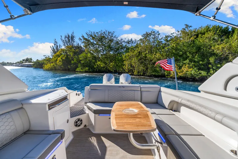 Slide: The Image of Sea Ray SDX 290 OB 2023 - 31