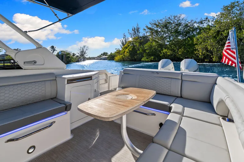 Slide: The Image of Sea Ray SDX 290 OB 2023 - 32
