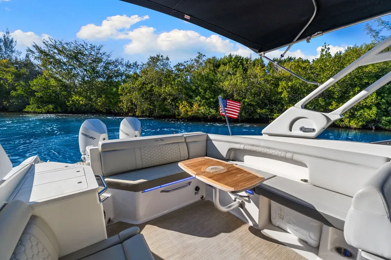 Slide: The Image of Sea Ray SDX 290 OB 2023 - 33
