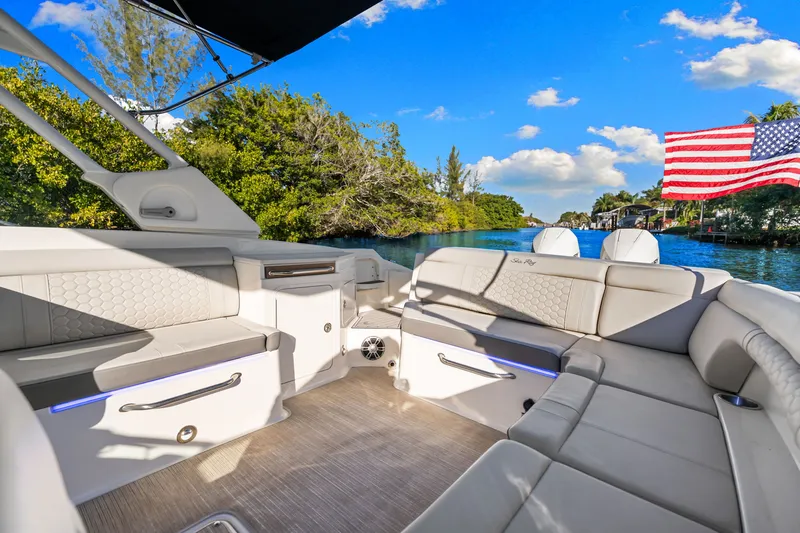 Slide: The Image of Sea Ray SDX 290 OB 2023 - 34