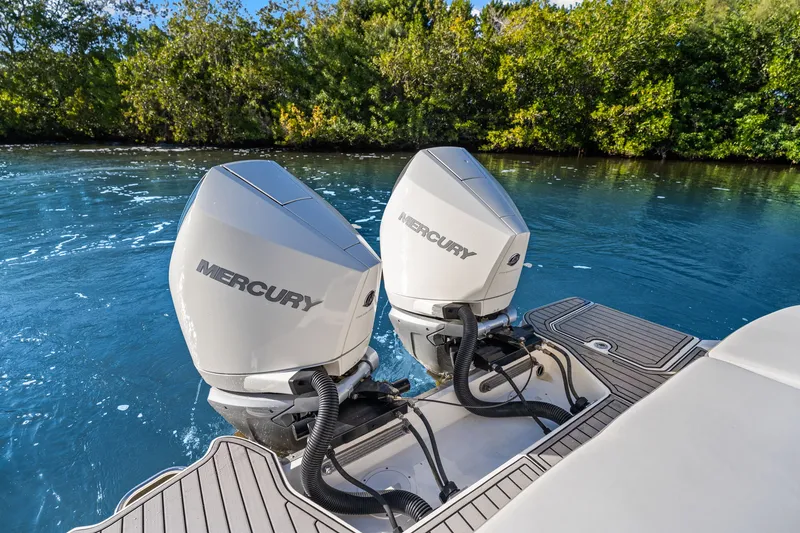 Slide: The Image of Sea Ray SDX 290 OB 2023 - 41