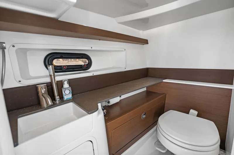 Slide: The Image of Sea Ray SDX 290 OB 2023 - 42