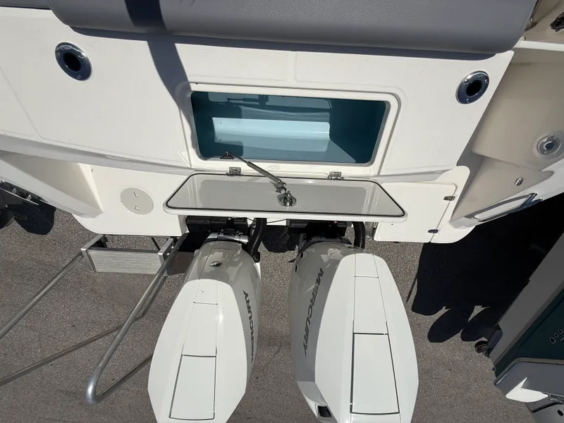 Slide: The Image of Boston Whaler 330 Outrage 2026 - 23