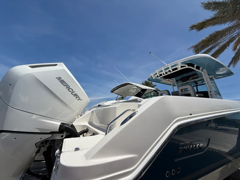 Slide: The Image of Boston Whaler 330 Outrage 2026 - 24