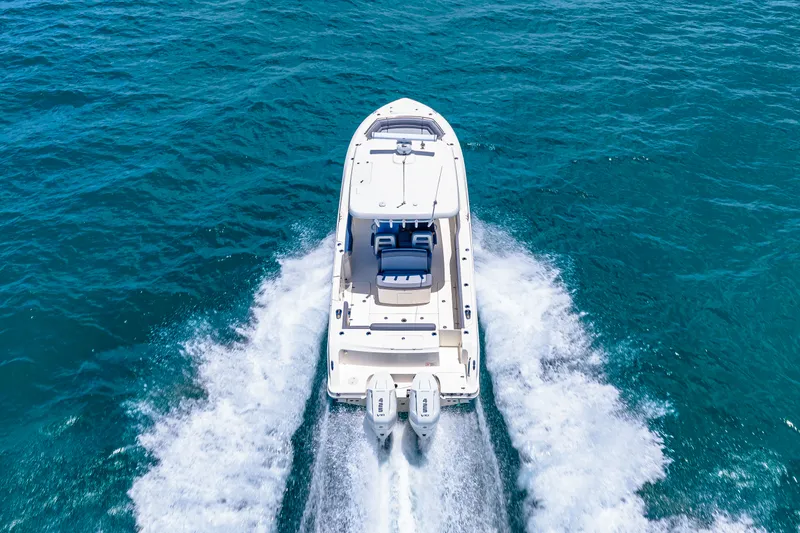 Slide: The Image of Boston Whaler 330 Outrage 2026 - 27