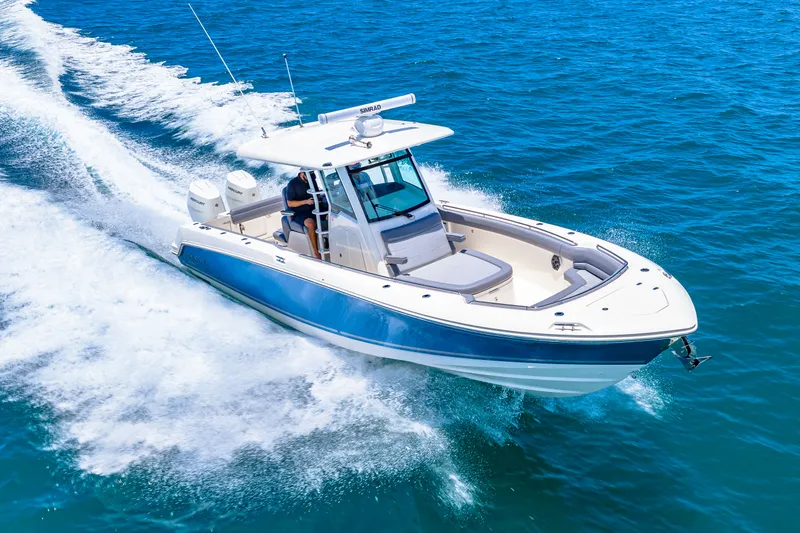 Slide: The Image of Boston Whaler 330 Outrage 2026 - 31