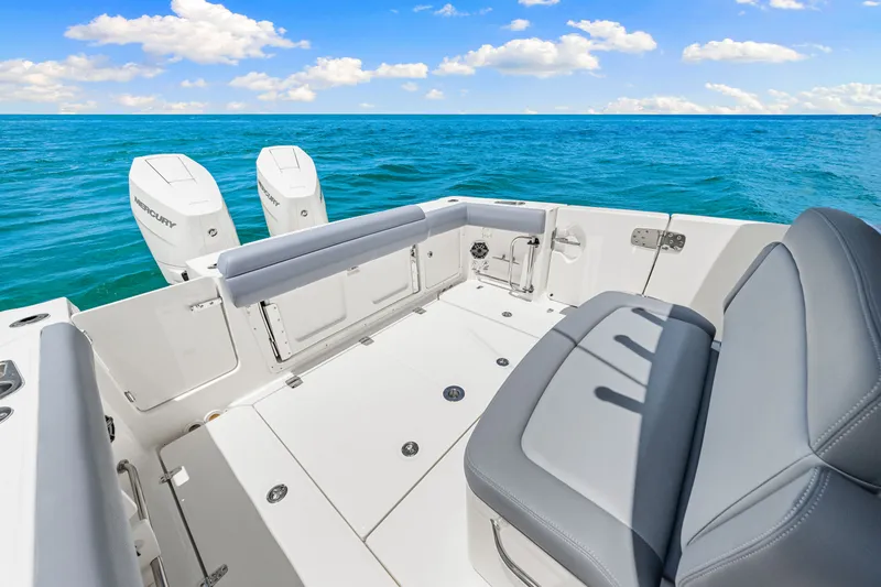 Slide: The Image of Boston Whaler 330 Outrage 2026 - 34