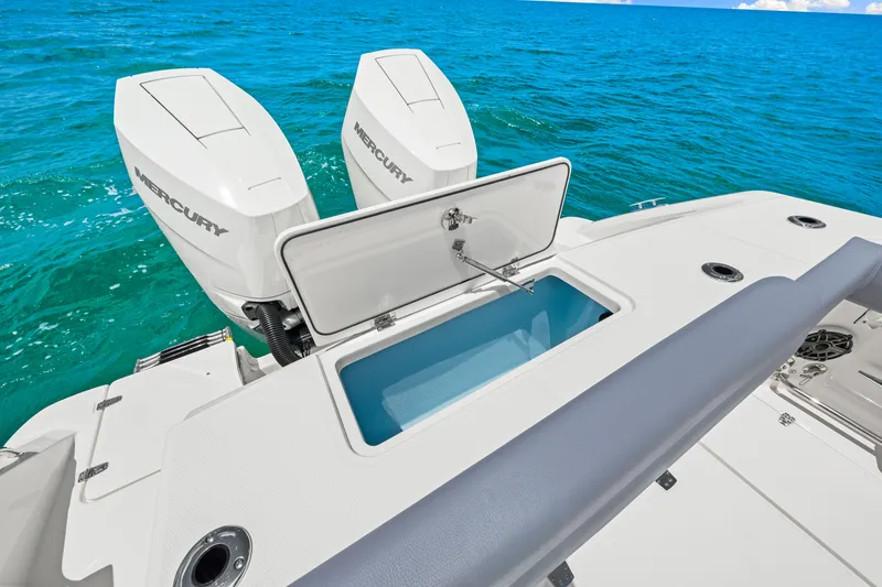 Slide: The Image of Boston Whaler 330 Outrage 2026 - 36