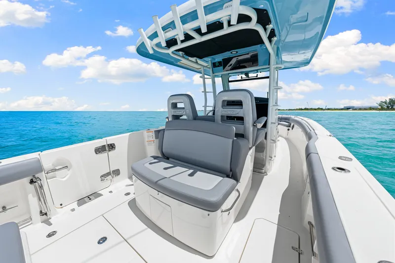 Slide: The Image of Boston Whaler 330 Outrage 2026 - 40